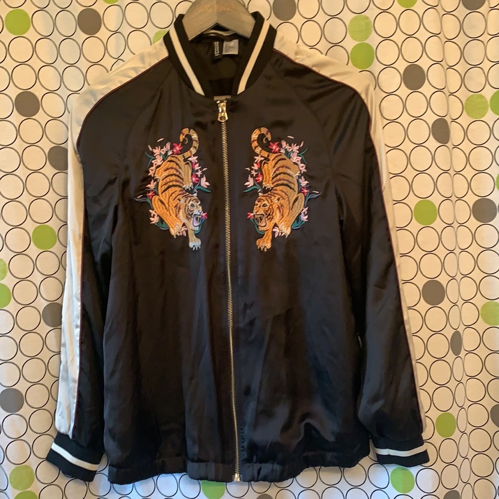 Divided Fully Lined Baseball Style Jacket With Em… - image 5